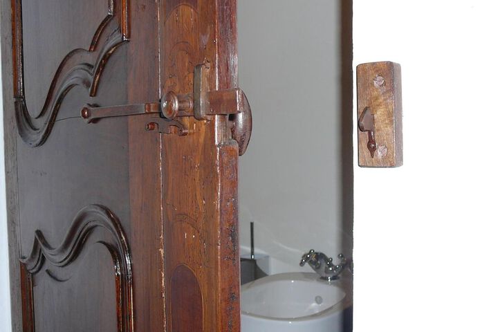 Room 14 of 32