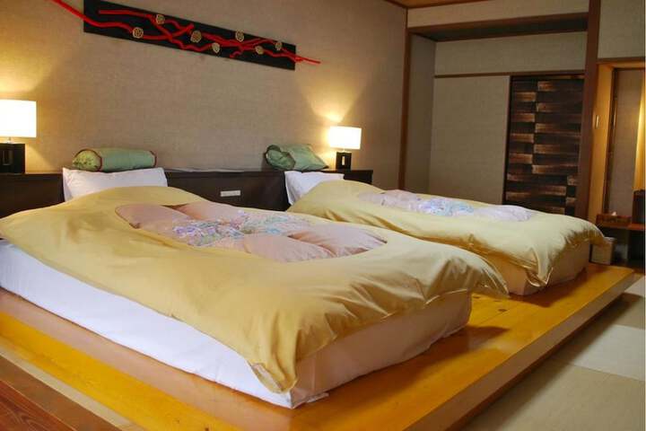 Room 4 of 18