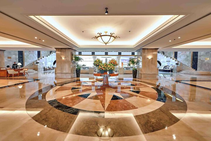Entrance & Lobby