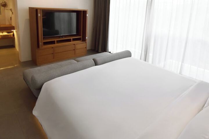 Room 18 of 48