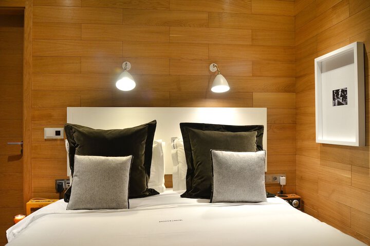 Room 17 of 143