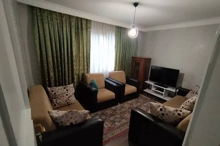 Room 6 of 9