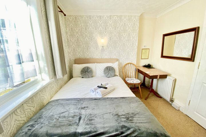 Room 9 of 40