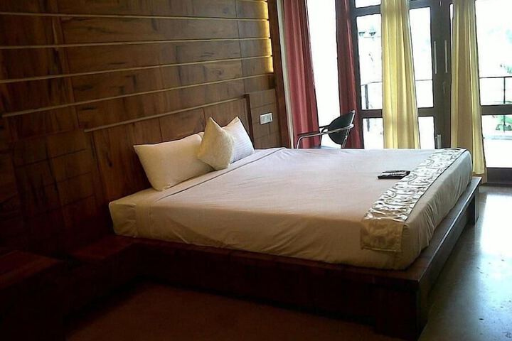 Room 5 of 13