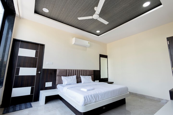 Room 15 of 21