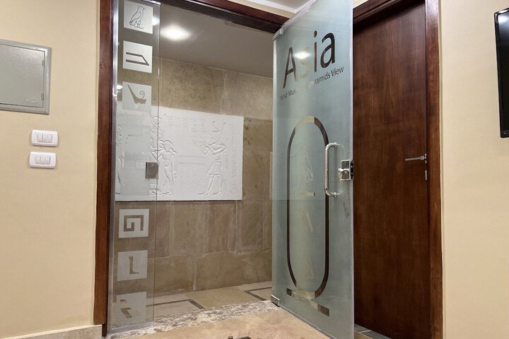 Room 13 of 28