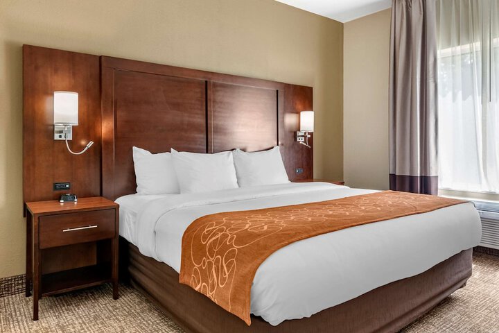 1 King Bed Suite (14 of 15)