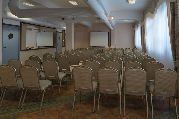 Business Center 40 of 41