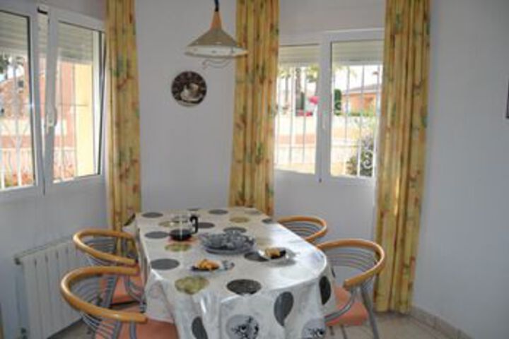 Room 4 of 10