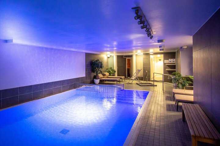 Hotel Pool