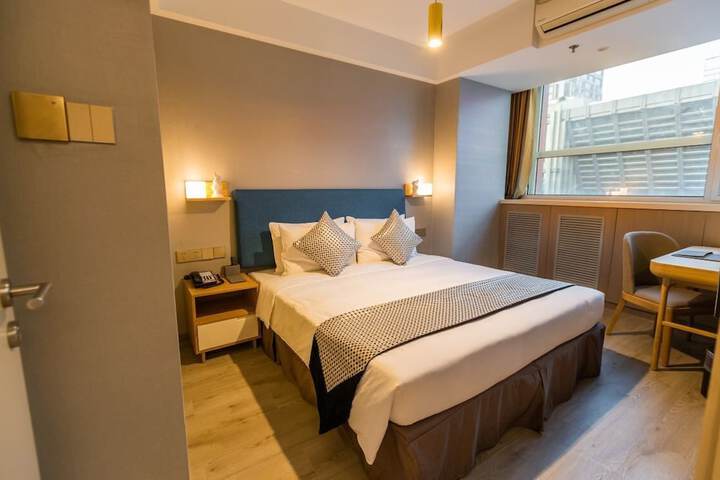 Room 16 of 24