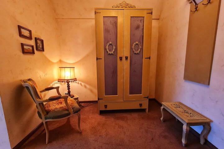Room 7 of 24