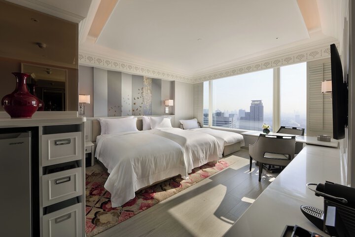 Room 12 of 100