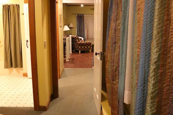 Room 85 of 165