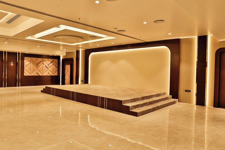 Ballroom/Hall 45 of 53