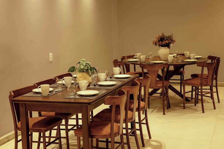 Dining 28 of 33