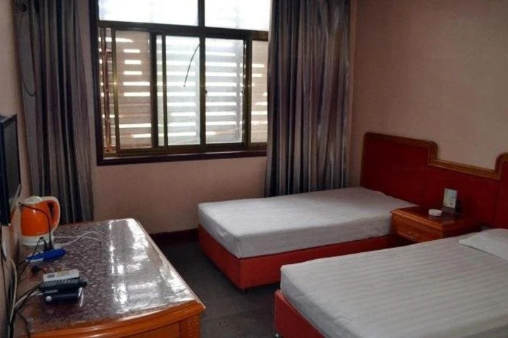 Room 4 of 7