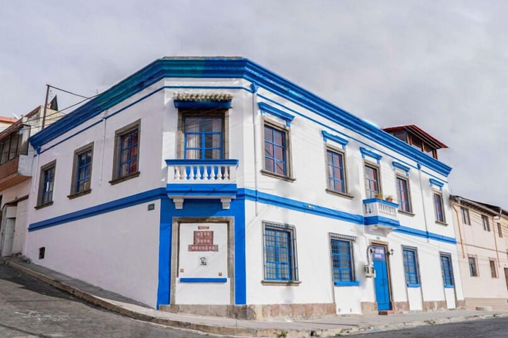 Blue Door Housing Historic Quito in Quito