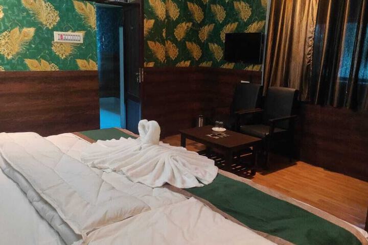 Room 7 of 25