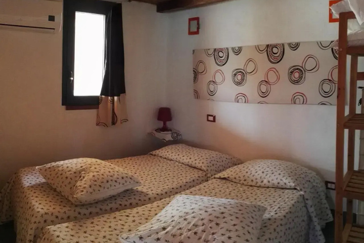 Room 2 of 21
