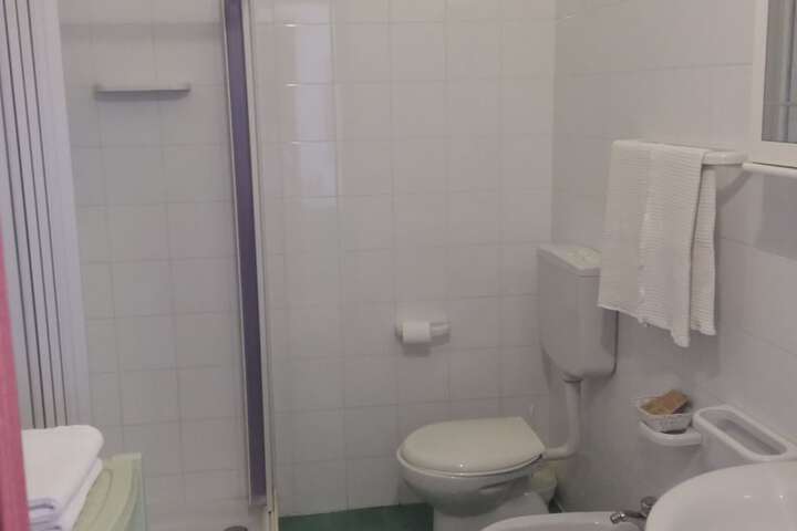 Room 33 of 47