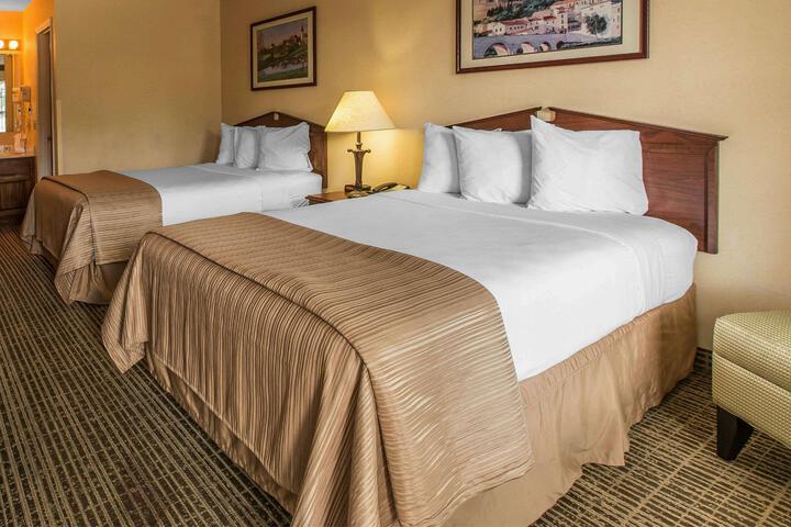 2 Double Beds (5 of 8)