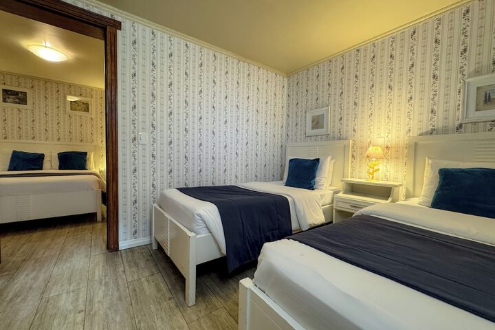 Room 32 of 97