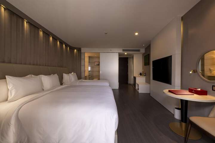 Room 5 of 144