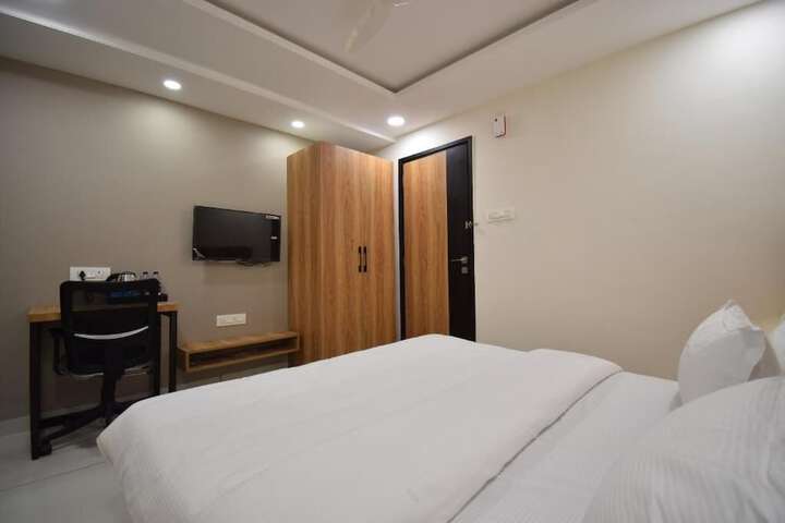 Room 15 of 36