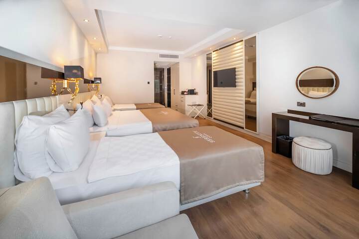 Room 6 of 28