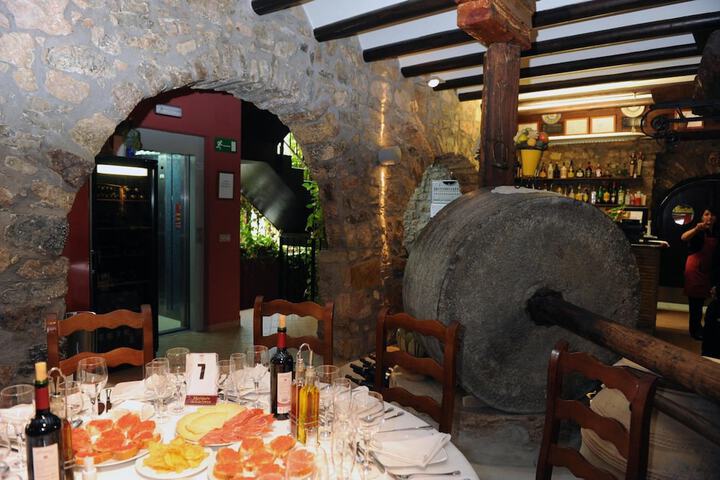 Dining 52 of 64