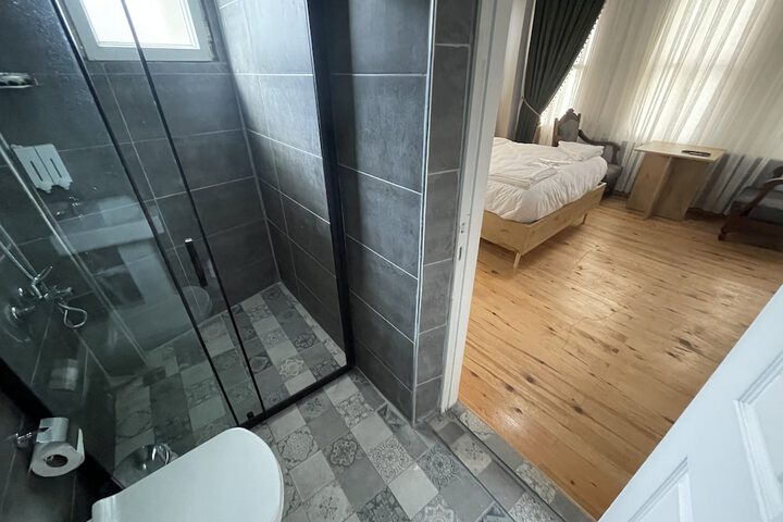 Room 77 of 100