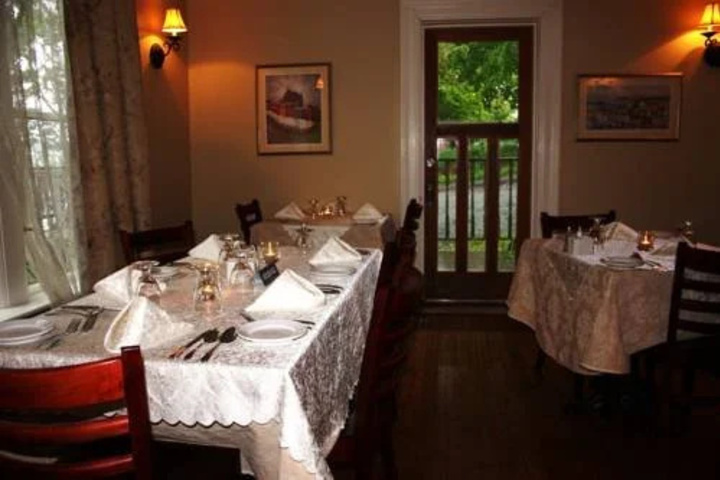 Dining 11 of 12