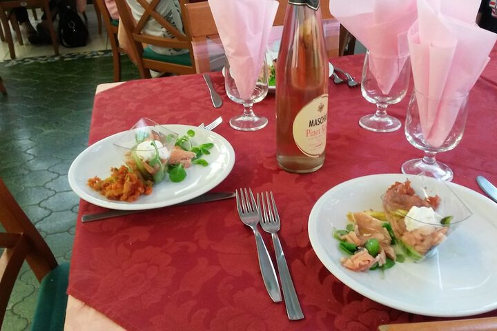 Dining 18 of 33