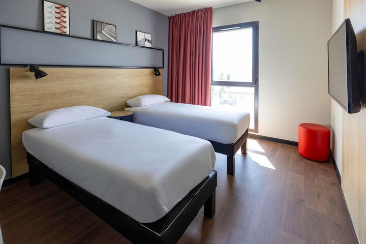 Room 15 of 42