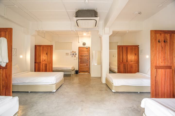 Room 10 of 37
