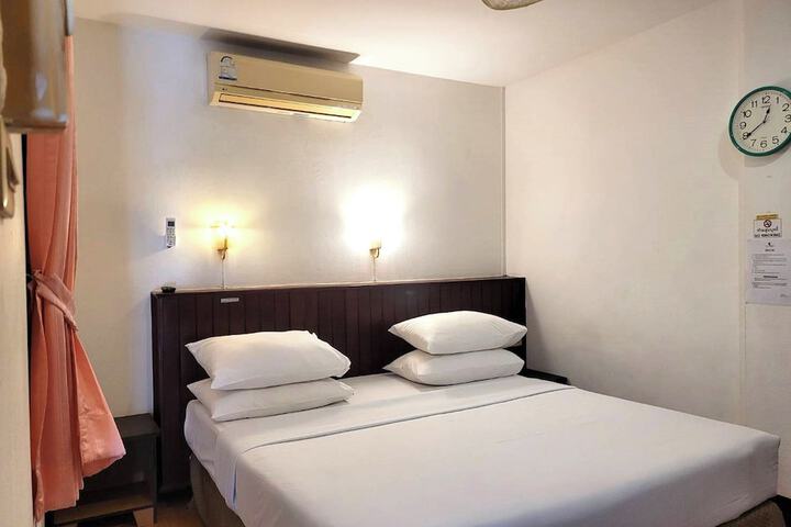Room 19 of 196