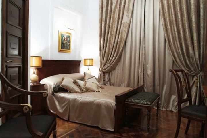 Room 15 of 142