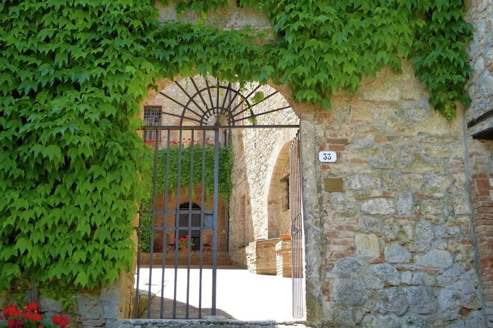 Vintage Castle in Monteriggioni Tuscany Near Forest