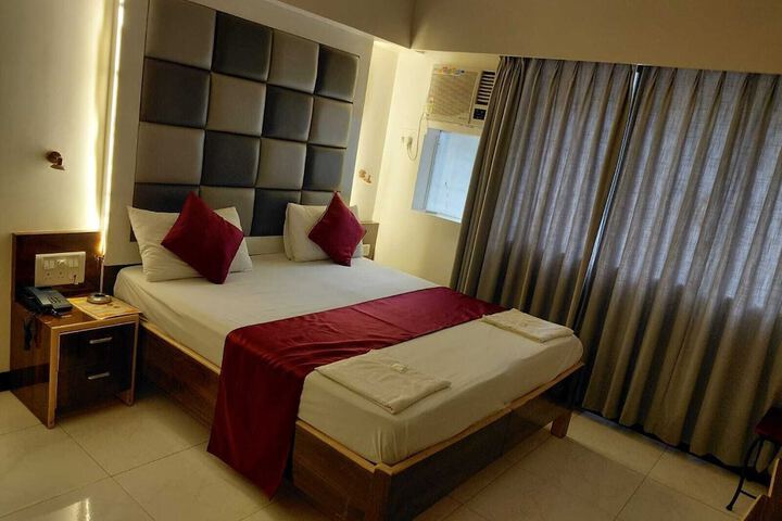 Room 6 of 11