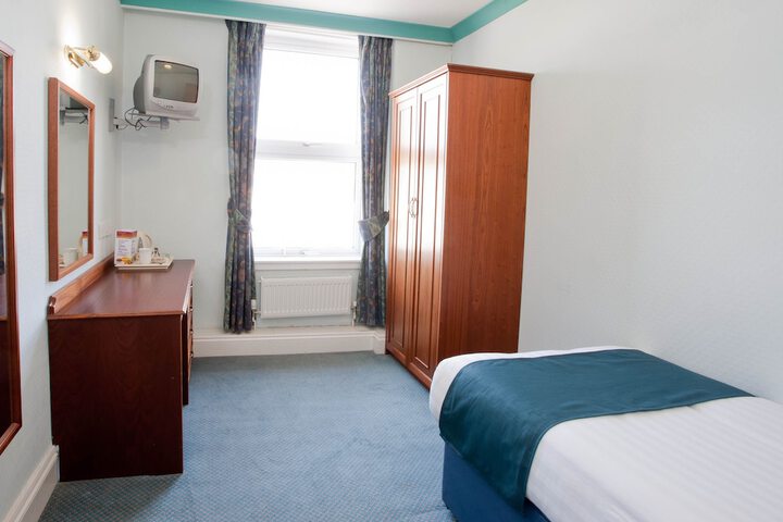 Room 4 of 76