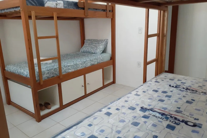 Room 4 of 10