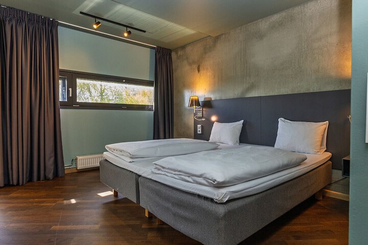Room 5 of 40