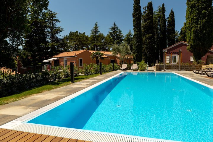 Hotel with Pool