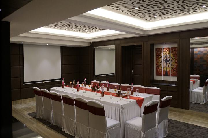 Ballroom/Hall 78 of 95