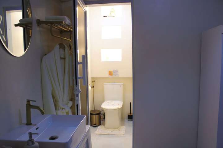 Room 70 of 83