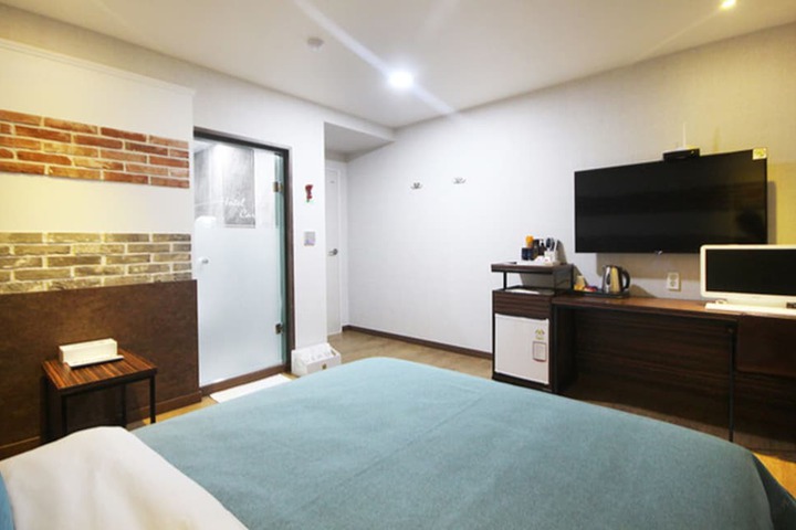 Room 41 of 48