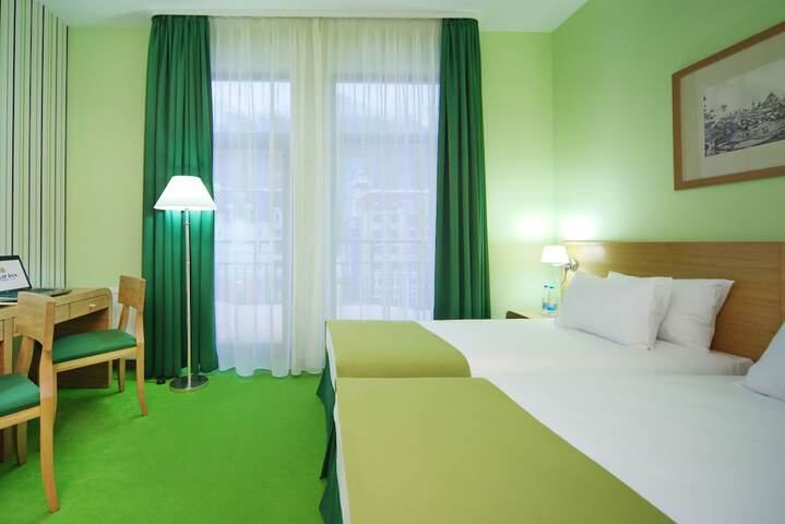 Room 6 of 61