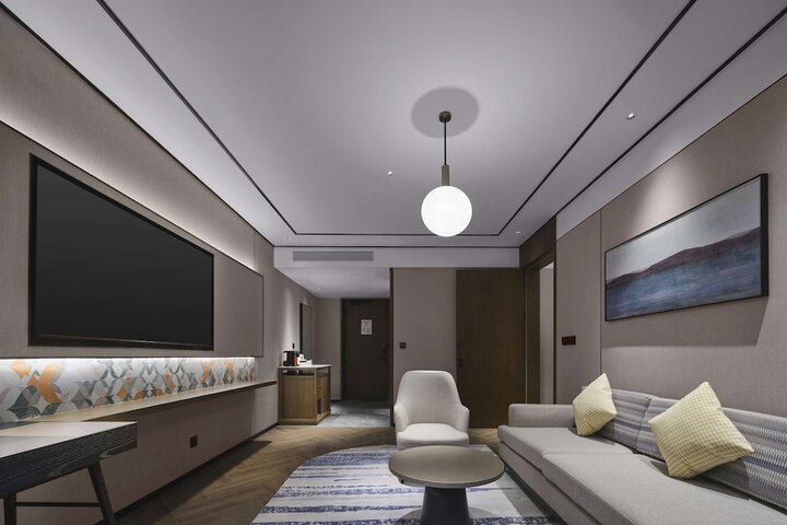 Room 13 of 42