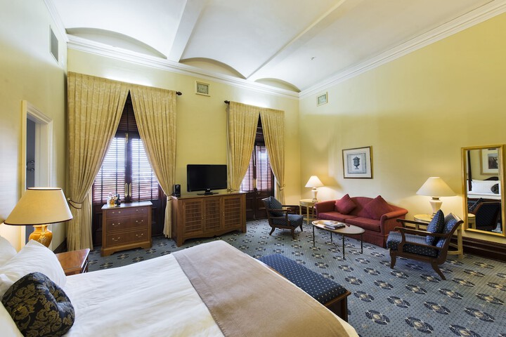 Room 17 of 48